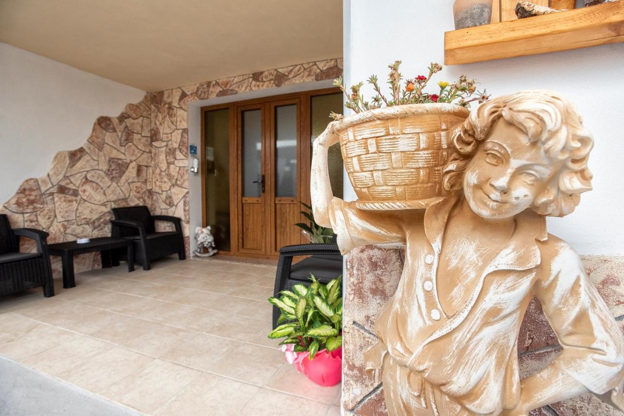 Da Mario & Marianna Apartment Campanedda Екстериор снимка