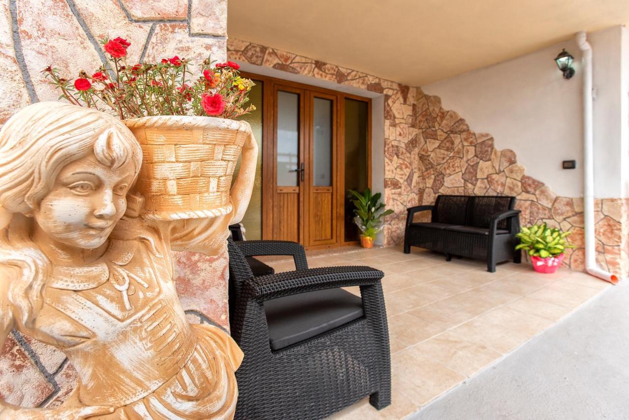 Da Mario & Marianna Apartment Campanedda Екстериор снимка