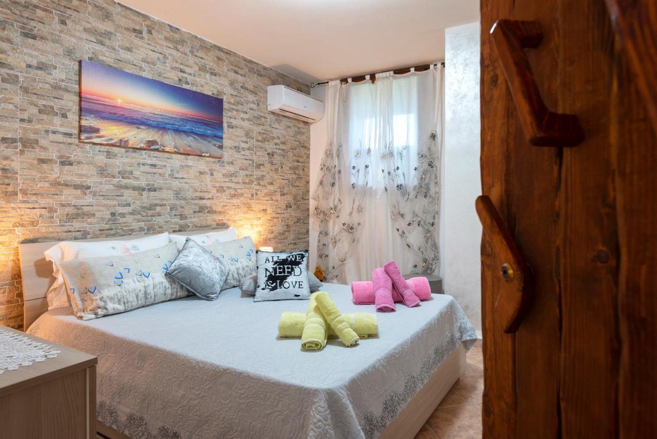 Da Mario & Marianna Apartment Campanedda Екстериор снимка